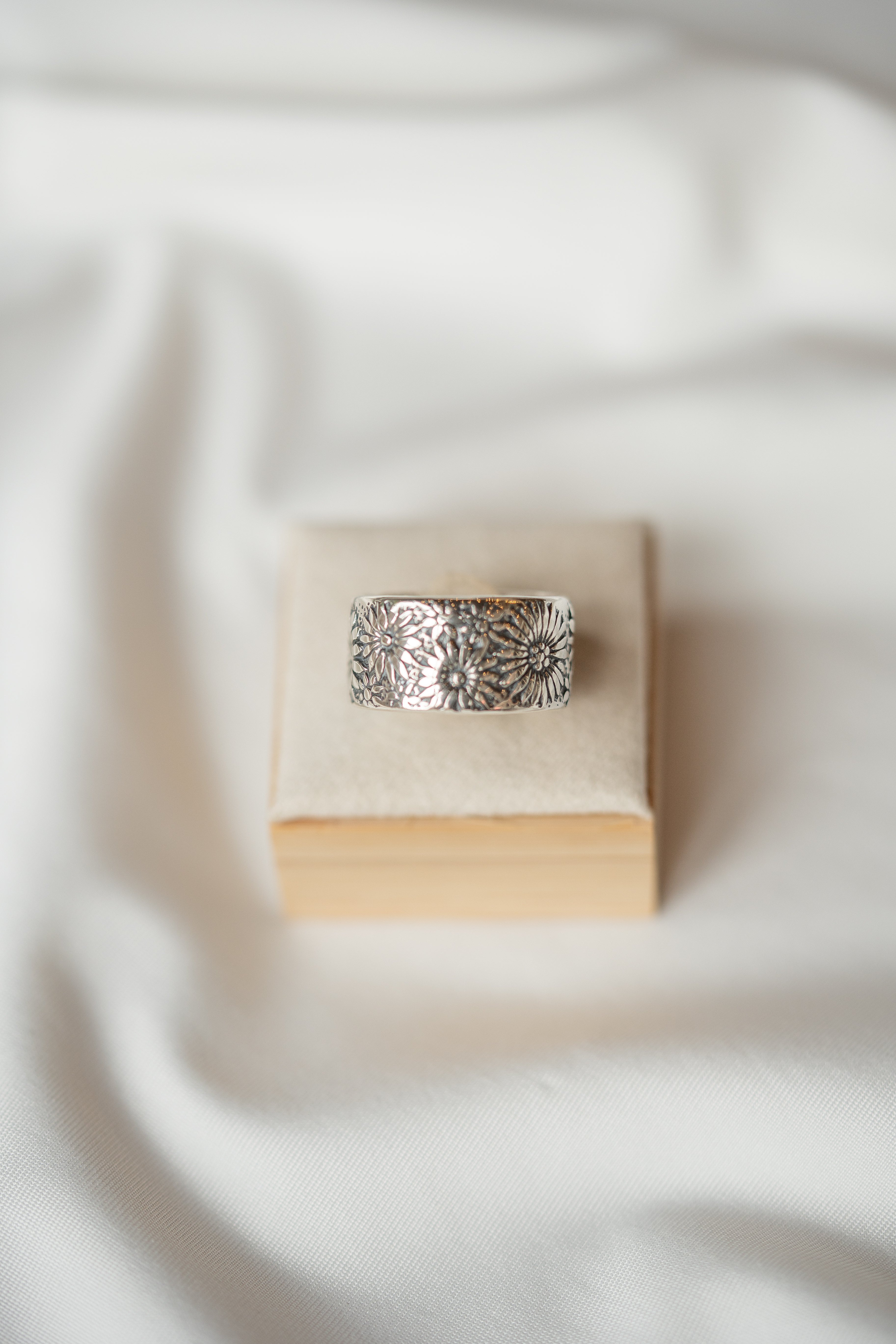 Thick Flower Ring