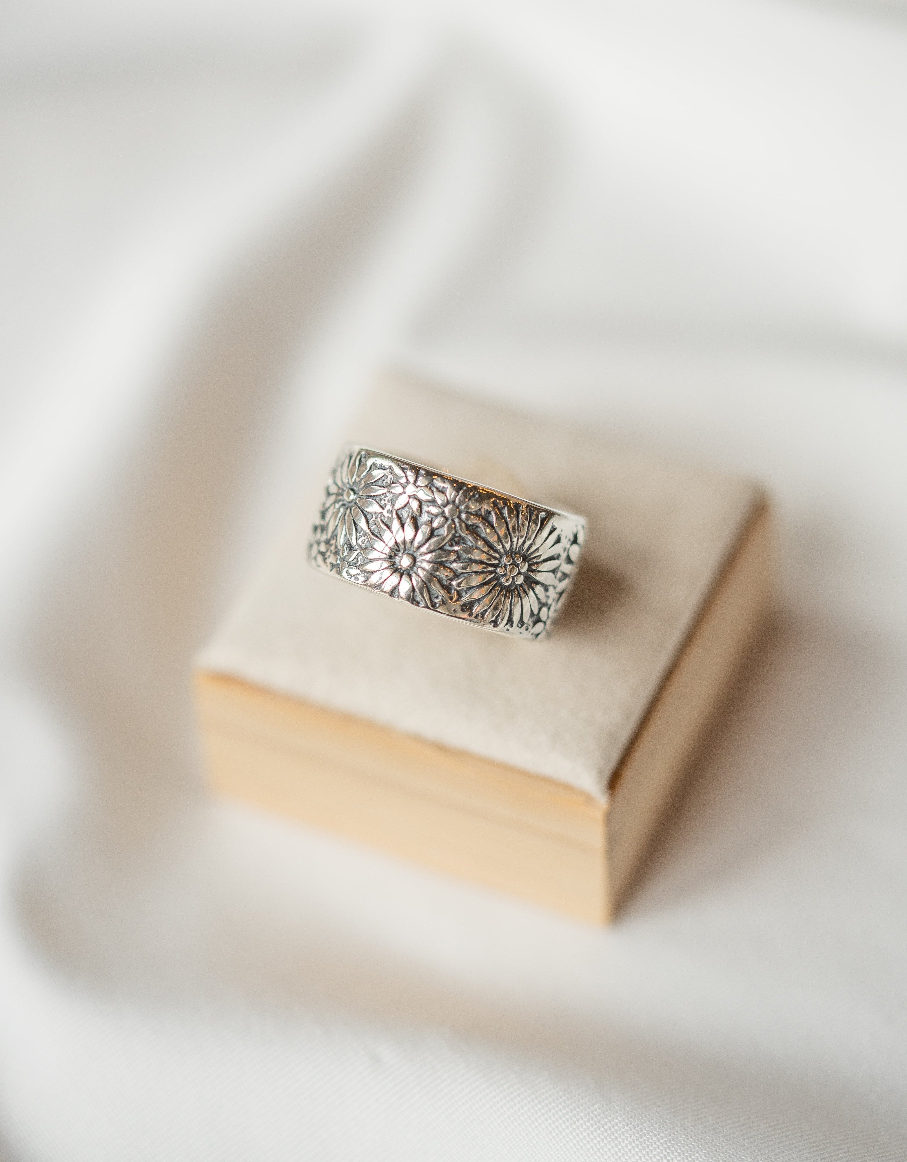 Thick Flower Ring