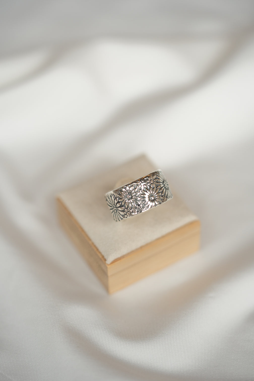 Thick Flower Ring